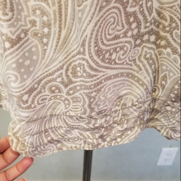 Banana Republic SILK patterned top women's size XS (E6) - Picture 3 of 6